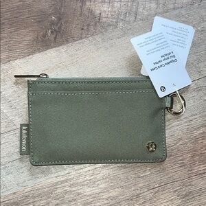 NWT Lululemon clipable  card pouch in shaded bay leaf